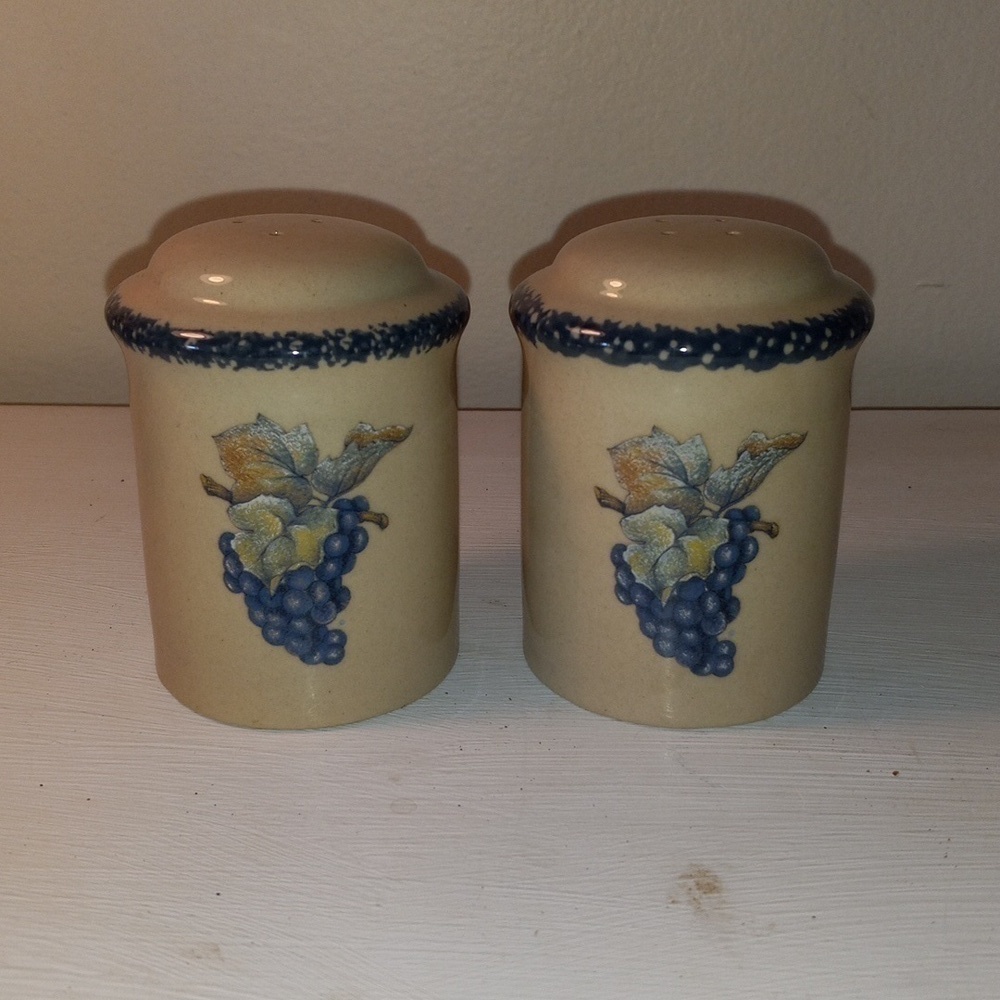 Home & Garden grape salt pepper set